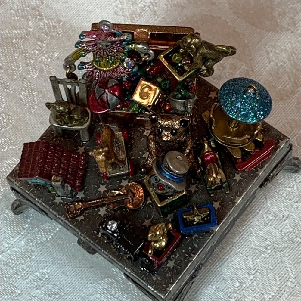 🎁🎁Perfect Gift🎁🎁 Toy Chest Trinket Box - Picture 3 of 4